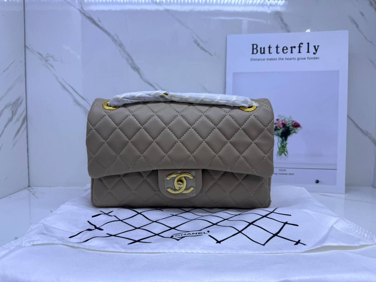 Chanel

with box
🎁🎁🎁

110 dhs✅

Zain114
♥️♥️♥️
