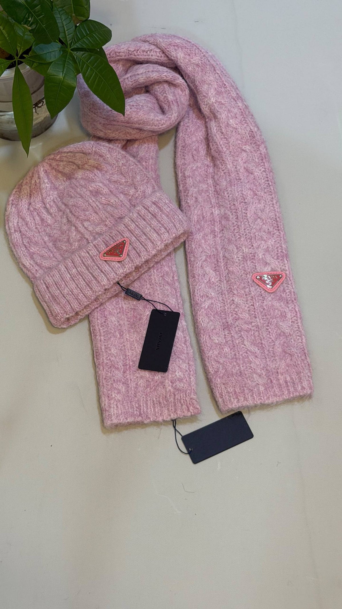 PRADA SET
💙*VVIP QUALITY*💙
410 dhs✅✅

Zain281
♥️♥️♥️