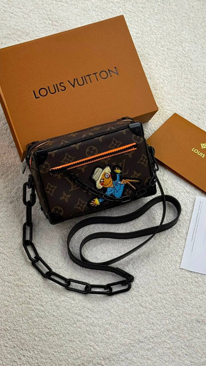 LV 
Master🎁🎁
18Cm With Box
230 dhs✅

Zain131
♥️♥️♥️