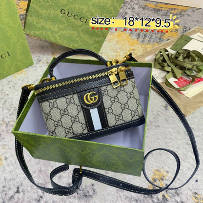 Gucci
✨✨NEW ✨✨
95 dhs🪙🌨️

with box
🎁🎁🎁

Zain38
♥️♥️♥️