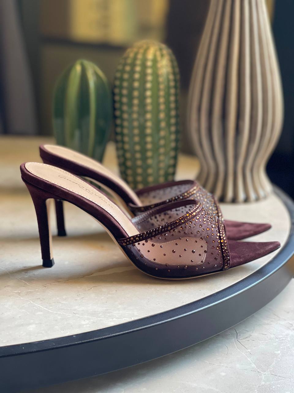 GIANVITO ROSSI
Vip quality
Size 36 to 42
450 dhs🇦🇪🇦🇪

Zain113
♥️♥️♥️