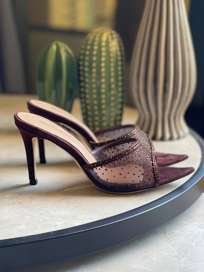 GIANVITO ROSSI
Vip quality
Size 36 to 42
450 dhs🇦🇪🇦🇪

Zain113
♥️♥️♥️