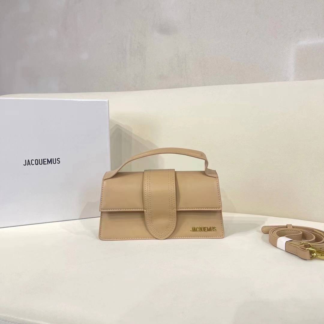 JACQUEMUS

Best quality 

with box

115 dhs🇦🇪🇦🇪

size 24CM

Zain290
♥️♥️♥️