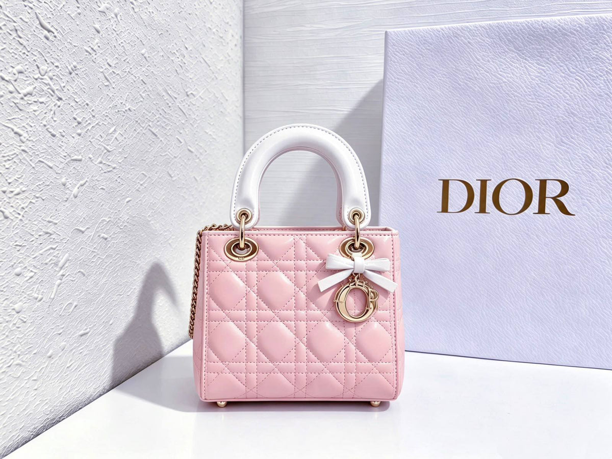 DIOR 

NEW CAME 

HIGH QUALITY 
WITH BOX 

125 dhs🇦🇪🇦🇪

Zain39
♥️♥️♥️