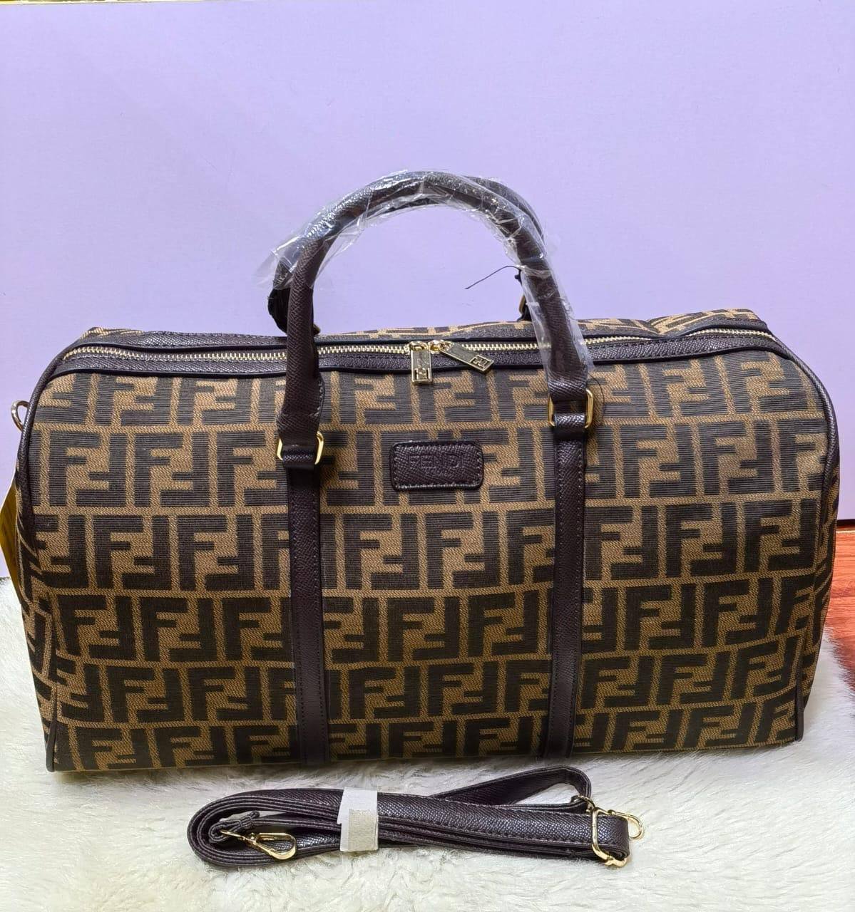 Fendi
Burberry 
70 dhs🇦🇪🇦🇪🇦🇪

Zain50
♥️♥️♥️