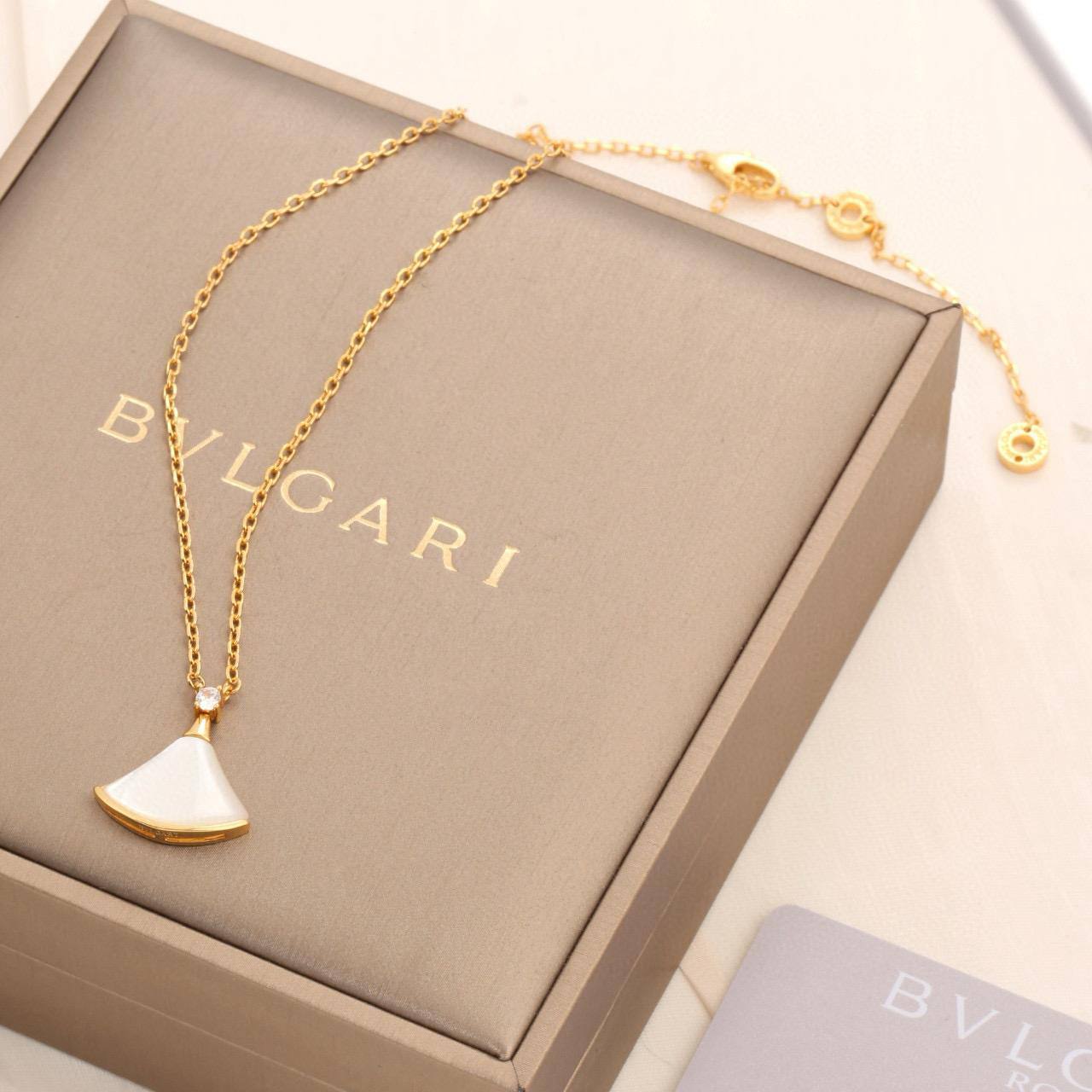 BVLGARI MASTER
SET ✨💫
95 DHS✅
WITH BOX AND PAPER BAG🎁🛍️

Zain89
♥️♥️♥️