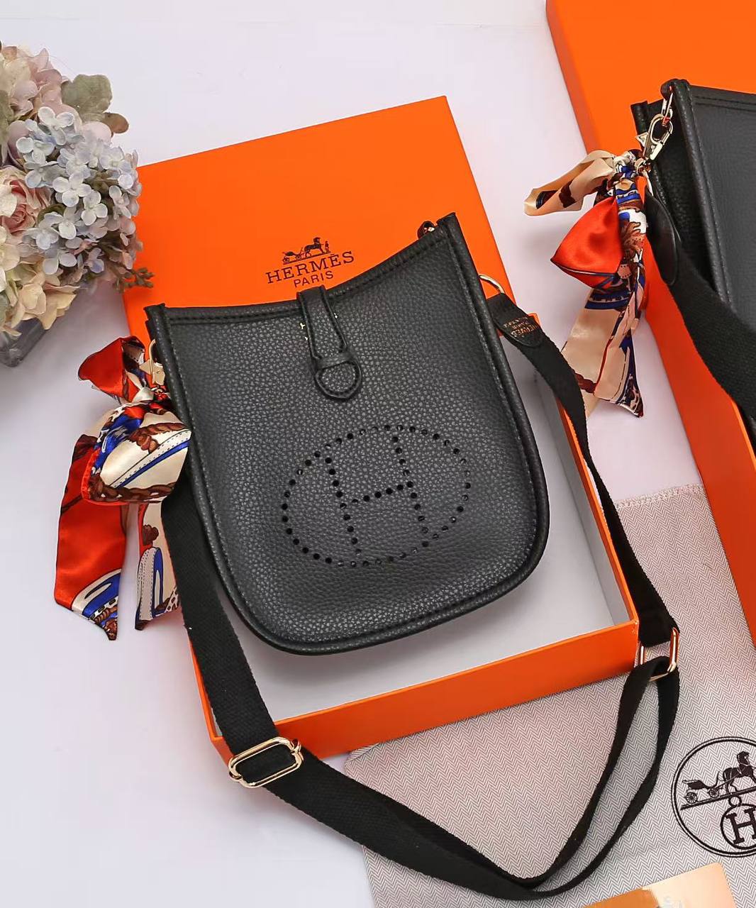 Hermes 
90 dhs🇦🇪🇦🇪 
with box

Zain235
♥️♥️♥️
