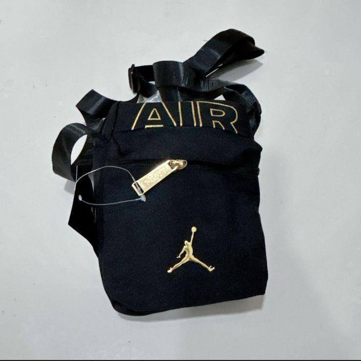 AIR Bag
20 cm
30 dhs🇦🇪🇦🇪

Zain17
♥️♥️♥️