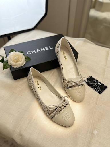 NEW CAMING
CHANEL SHOES
GOOD QUALITY 
Size 36-41
100 dhs🇦🇪🇦🇪

Zain40
♥️♥️♥️