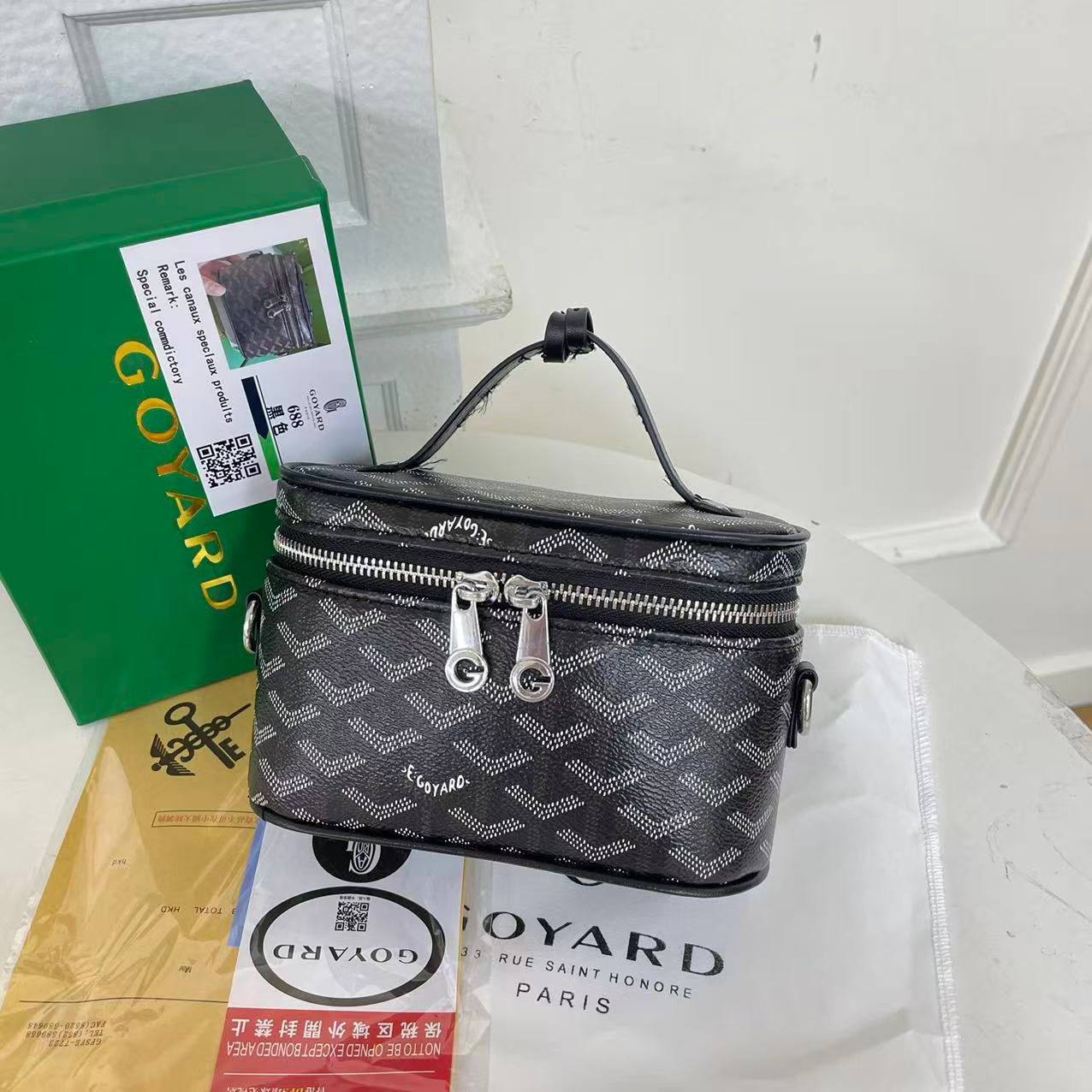 GROYRD

90 dhs🪙🌨️

Size    18×11.5x9cm
withbox  
🎁🎁🎁

Zain04
♥️♥️♥️