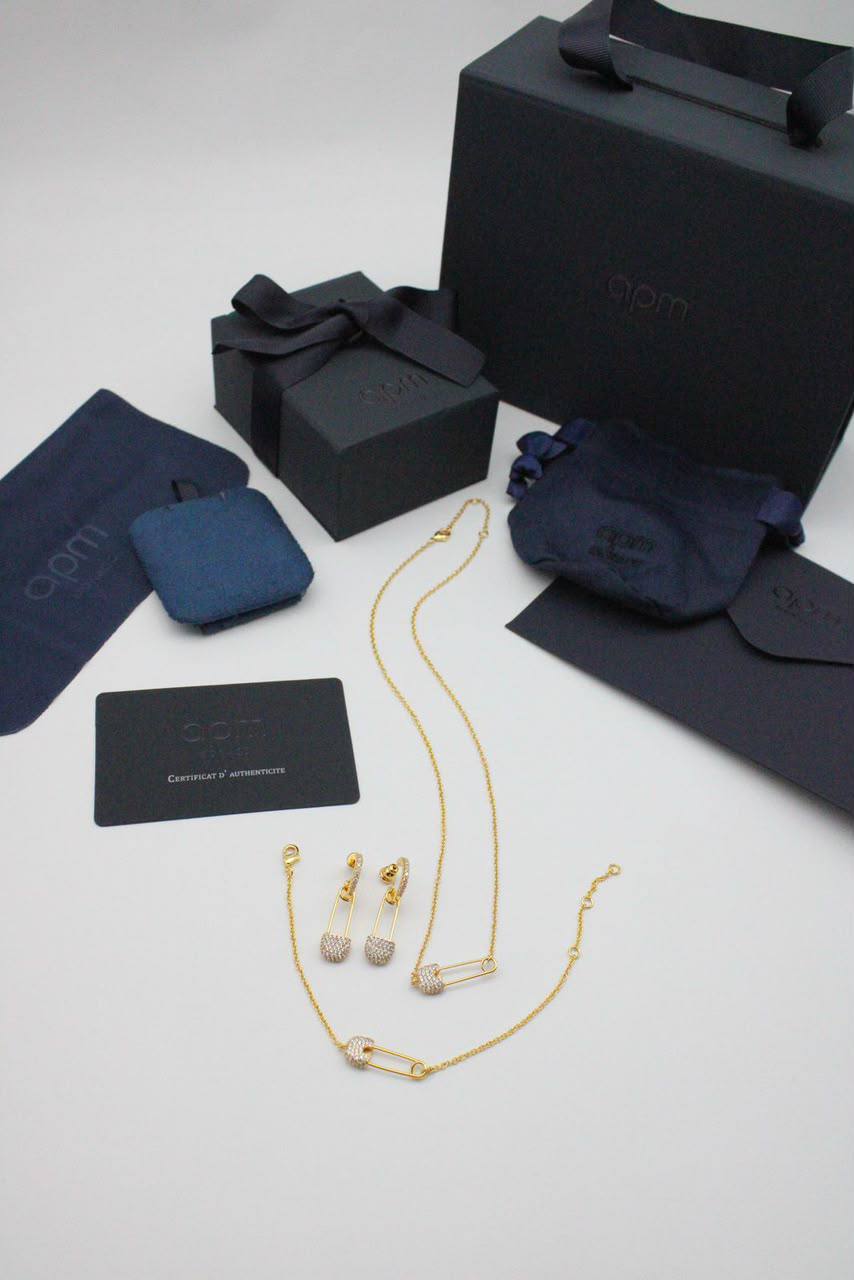 Master branded accessories 

Ask Price WhatsApp

0568585901
0507557372

Zain122
♥️♥️♥️