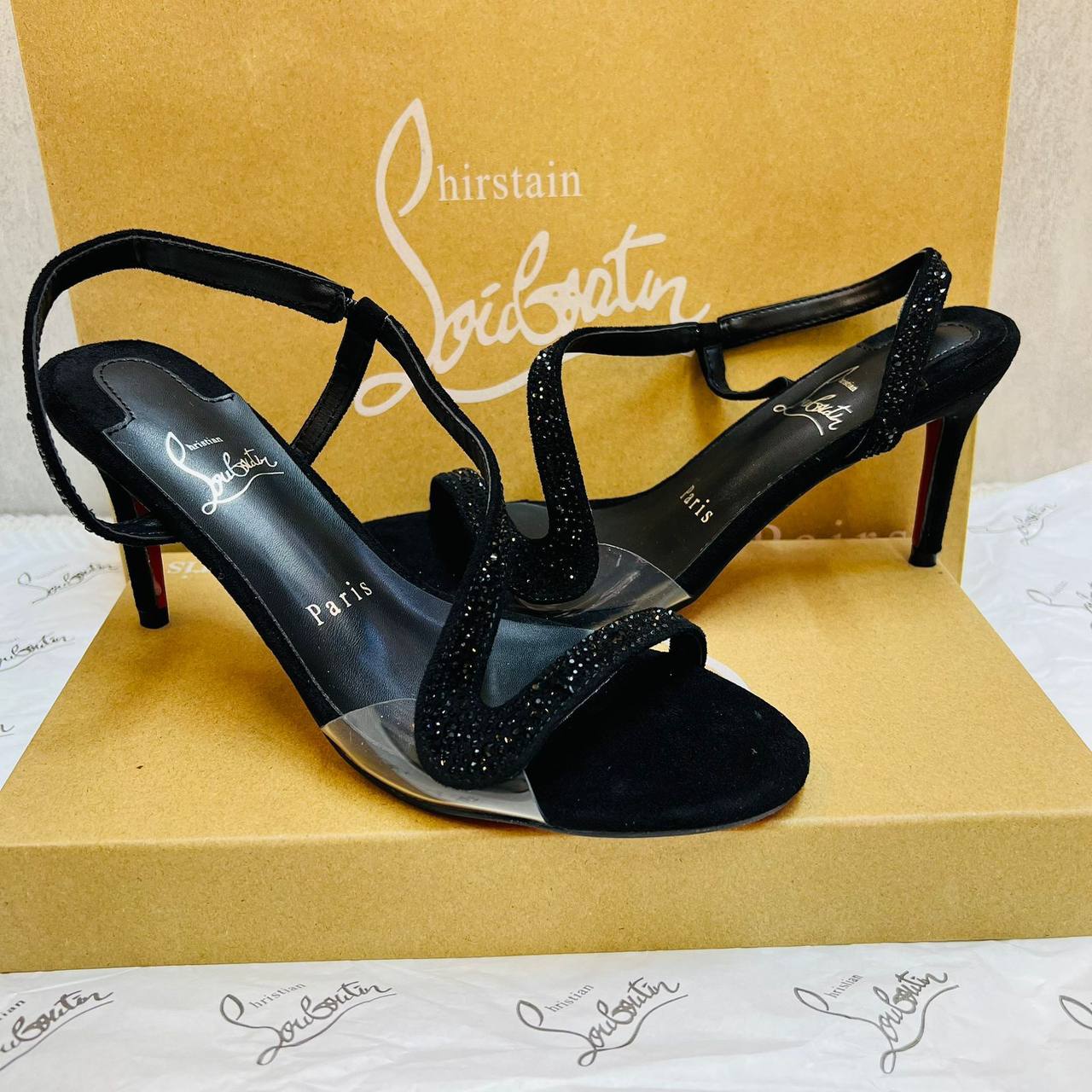 Christian Louboutin 
Size  36-41 
140 dhs💓

Zain88
♥️♥️♥️