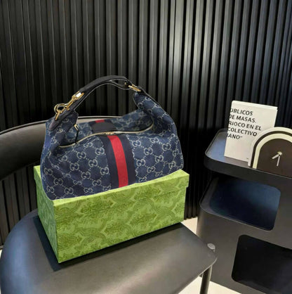 GUCCI 
COPY ONE 
WITH BOX 
140 dhs✅

Zain295
♥️♥️♥️