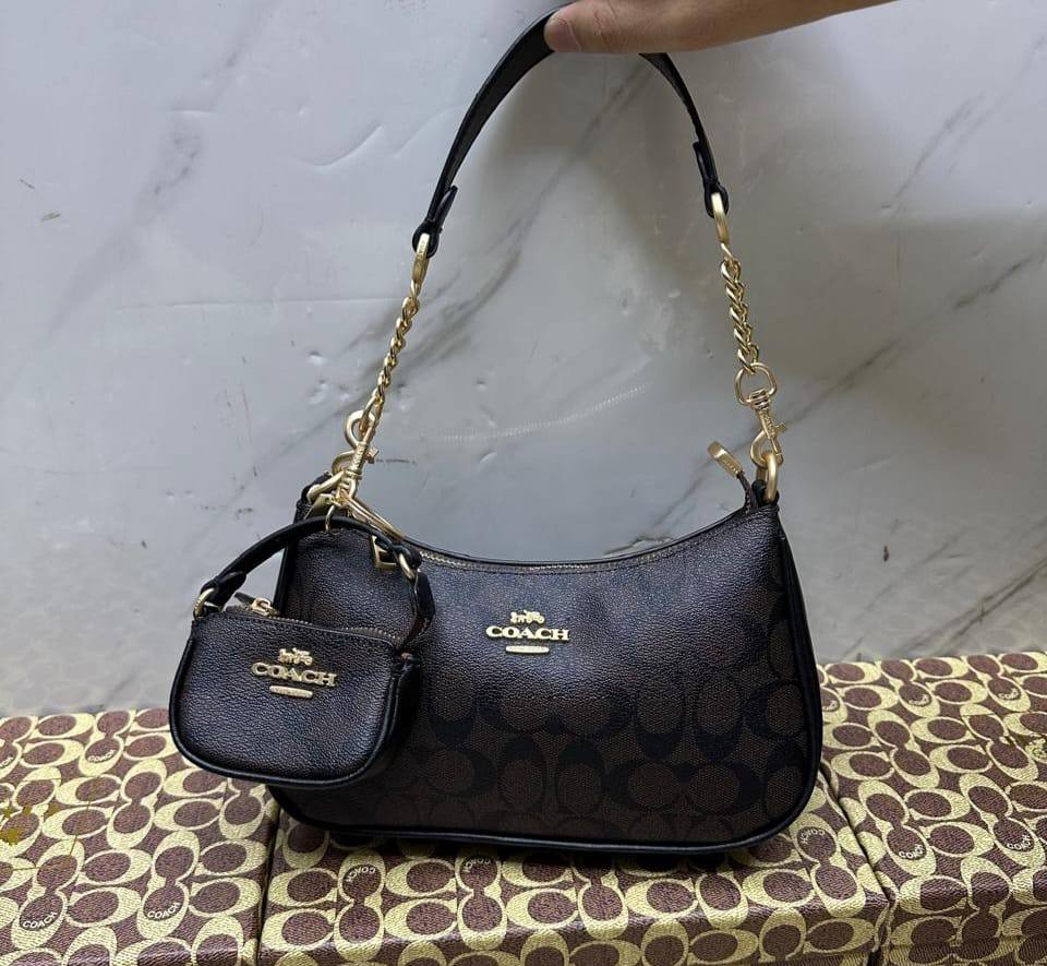 Coach

with box
🎁🎁🎁

95 dhs🪙🌨️

Zain143
♥️♥️♥️