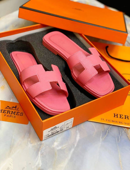 HERMES 
☘️ *SIZE  36  to 41 ☘️                                                                                                       
180 dhs💓

ZainK
♥️♥️♥️