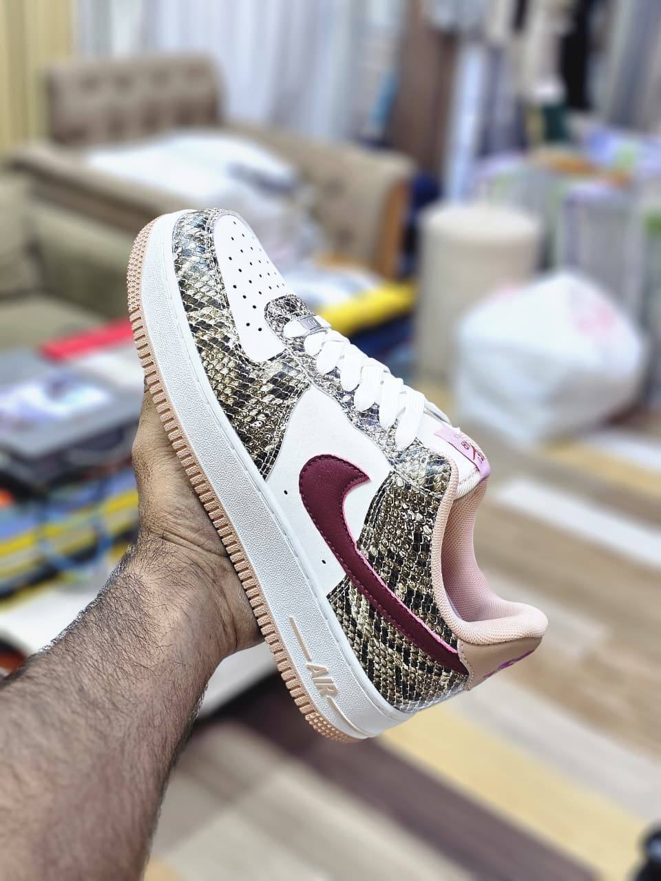 Airforce 1
Size 40to45 
95 dhs✅

Zain28
♥️♥️♥️