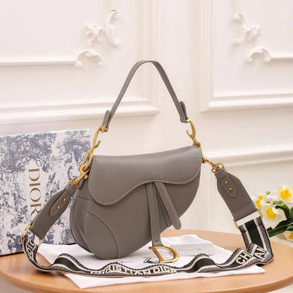 Dior

100 dhs🪙🌨️ 

Withbox
🎁🎁🎁

Zain143
♥️♥️♥️