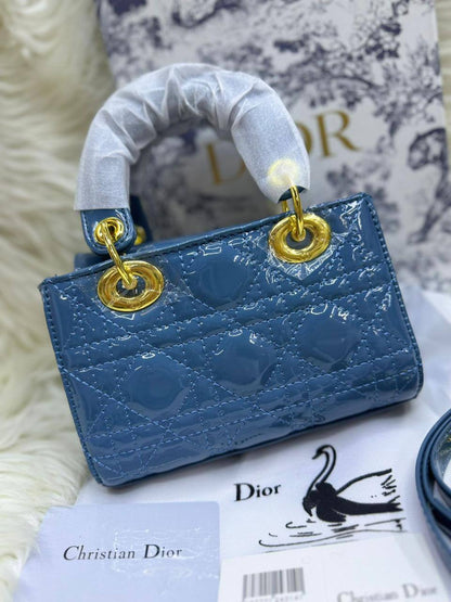 🌟 Dior Joy

1️⃣ First quality ＋🎁

Size : 18 * 11 * 7 cm
90 dhs💓

with box🎁

Zain115
♥️♥️♥️