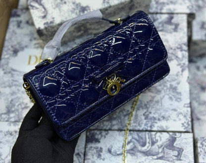 Dior
120 dhs💓
with box

Zain175
♥️♥️♥️