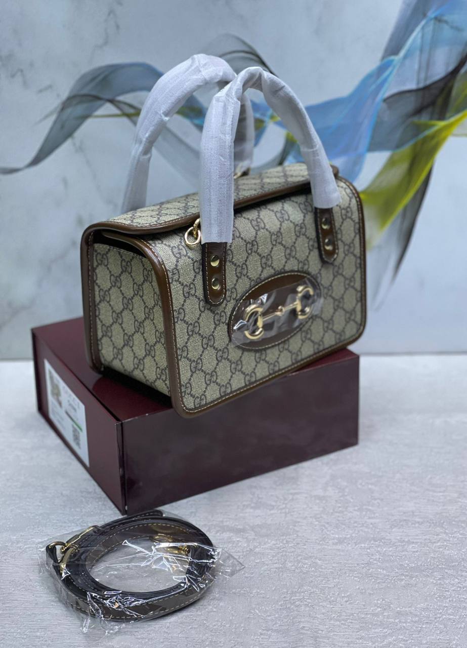 Gucci
High Quality
180 dhs👑

with box 
🎁🎁🎁

Zain175
♥️♥️♥️