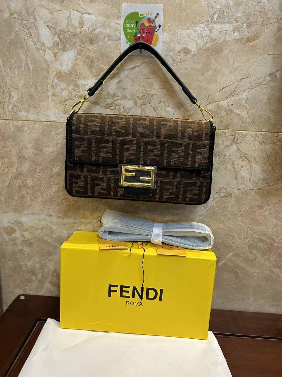 Fendi
with box🎁🎁🎁

110 dhs✅

Zain232
♥️♥️♥️