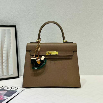 Hermes

with box
🎁🎁🎁

105 dhs💓

Zain143
♥️♥️♥️