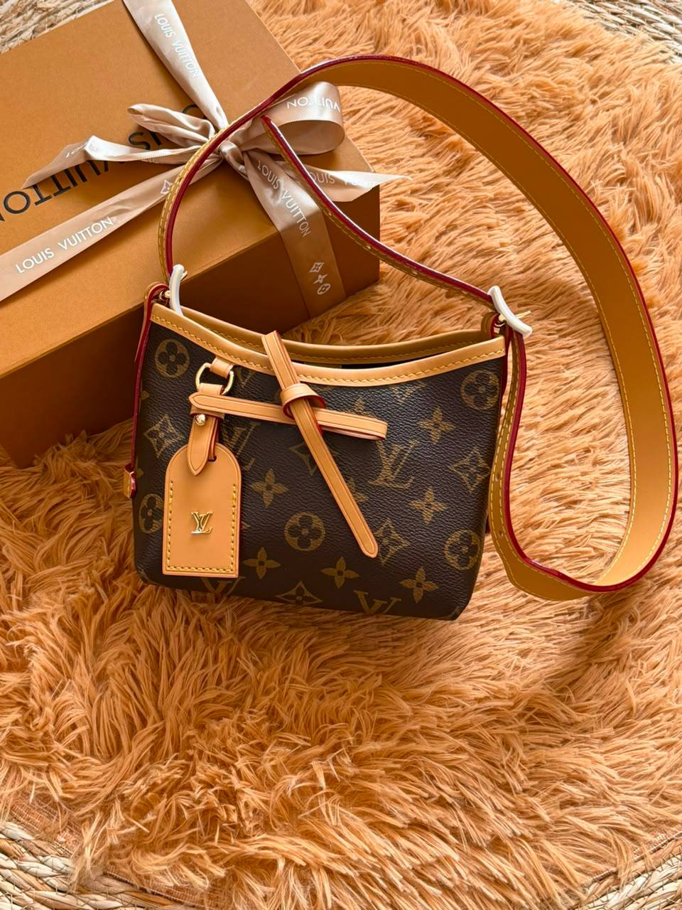 Lv 

210 dhs🇦🇪🇦🇪

Zain134
♥️♥️♥️