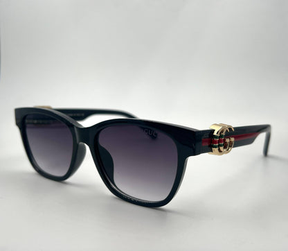 Gucci

Sunglasses 🕶️ 

good quality 💯

With master box 🗃️ 
50 dhs❣️

Zain273
♥️♥️♥️