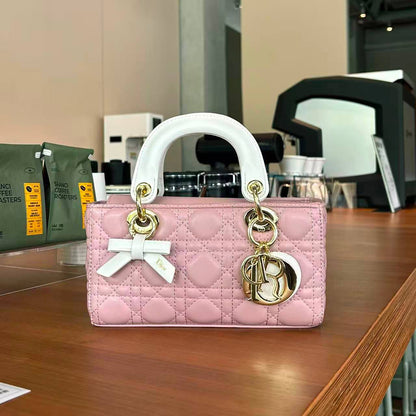 Dior
nice quality
130 dhs✅
withbox

Zain143
♥️♥️♥️