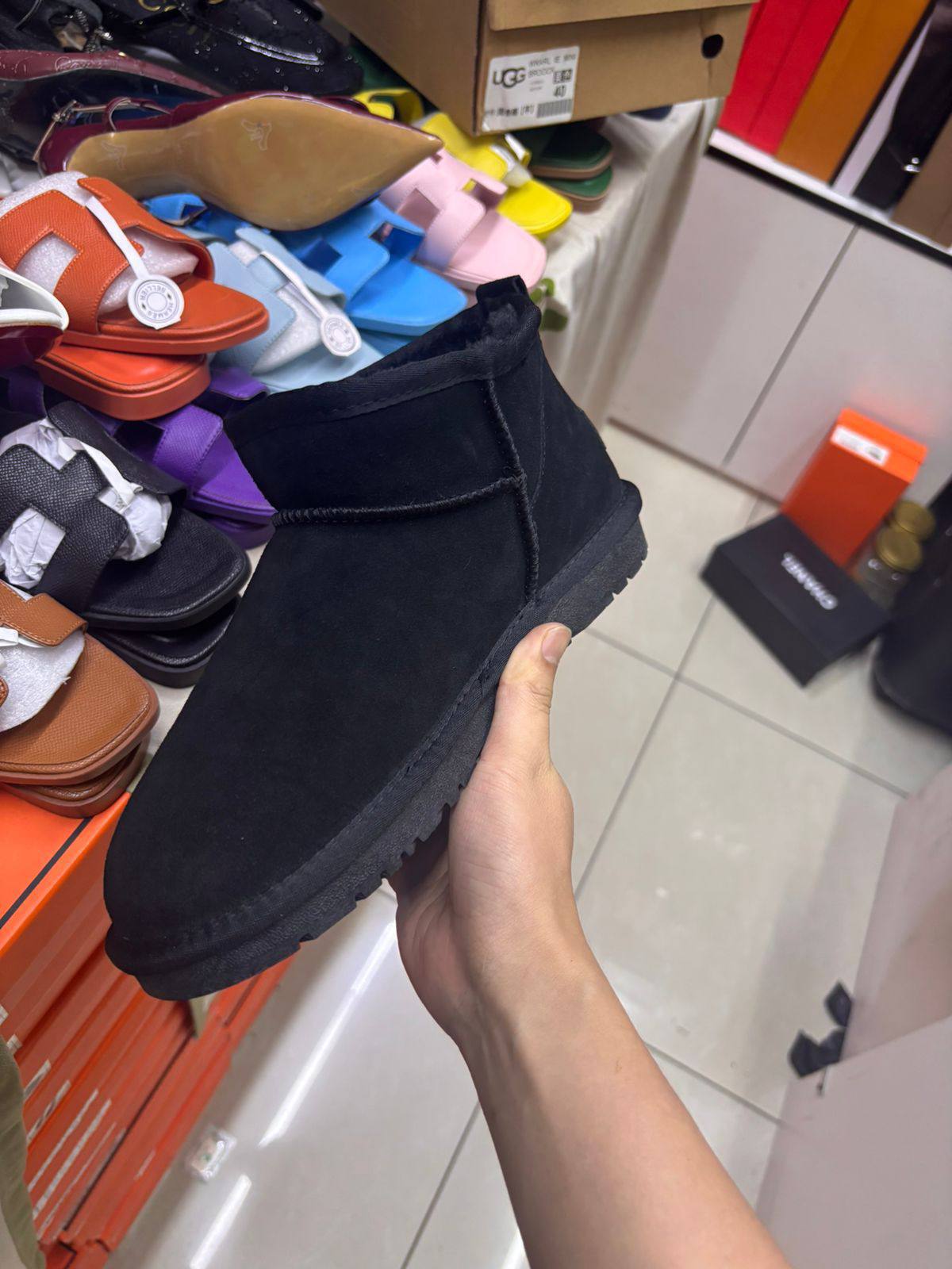 UGG 
Size 36-41
110 dhs🪙🌨️

Zain145
♥️♥️♥️