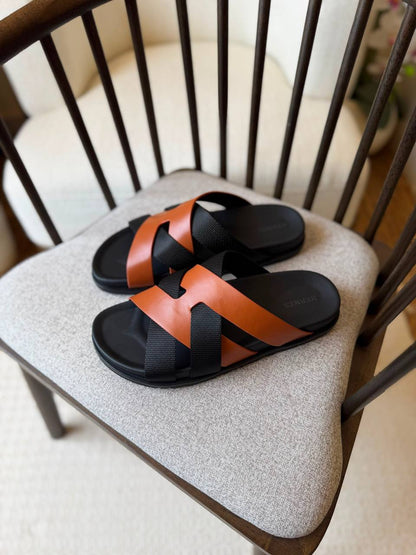 HERMES SLIPPERS
*AAA QUALITY*
*size: 40 to 47*
450 dhs✅

Zain185
♥️♥️♥️