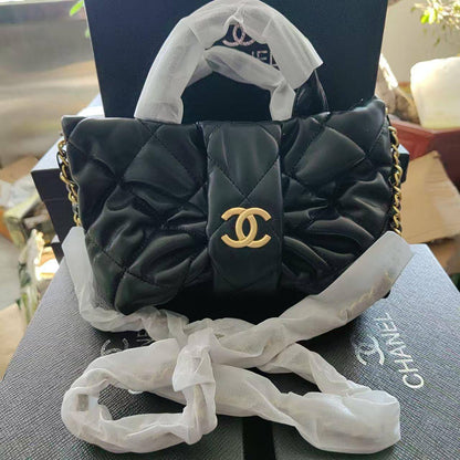 🎀 Chanel 25K
1️⃣ First quality +box🎁 
Size : 24 *15 cm
115 dhs🌺
with box 🎁

Zain115
♥️♥️♥️
