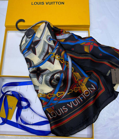 LV - Gucci
Silk scarf 
40 dhs✅
55 dhs✅ 

with box🎁🎁🎁

Zain93
♥️♥️♥️