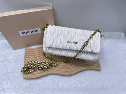 Miu Miu

With box 
🎁🎁🎁

110 dhs🪙🌺

Zain114
♥️♥️♥️