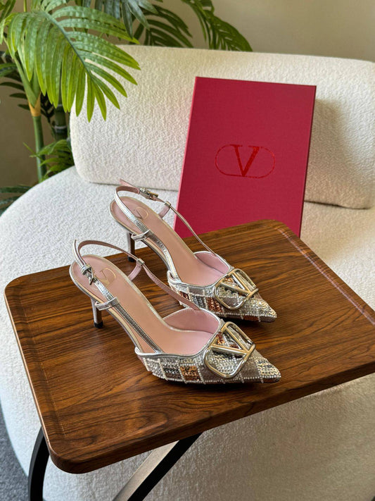 Valentino 
SuperMaster Quality 💯
520 dhs👑
Size: 36-41💥

Zain171
❤️❤️❤️
