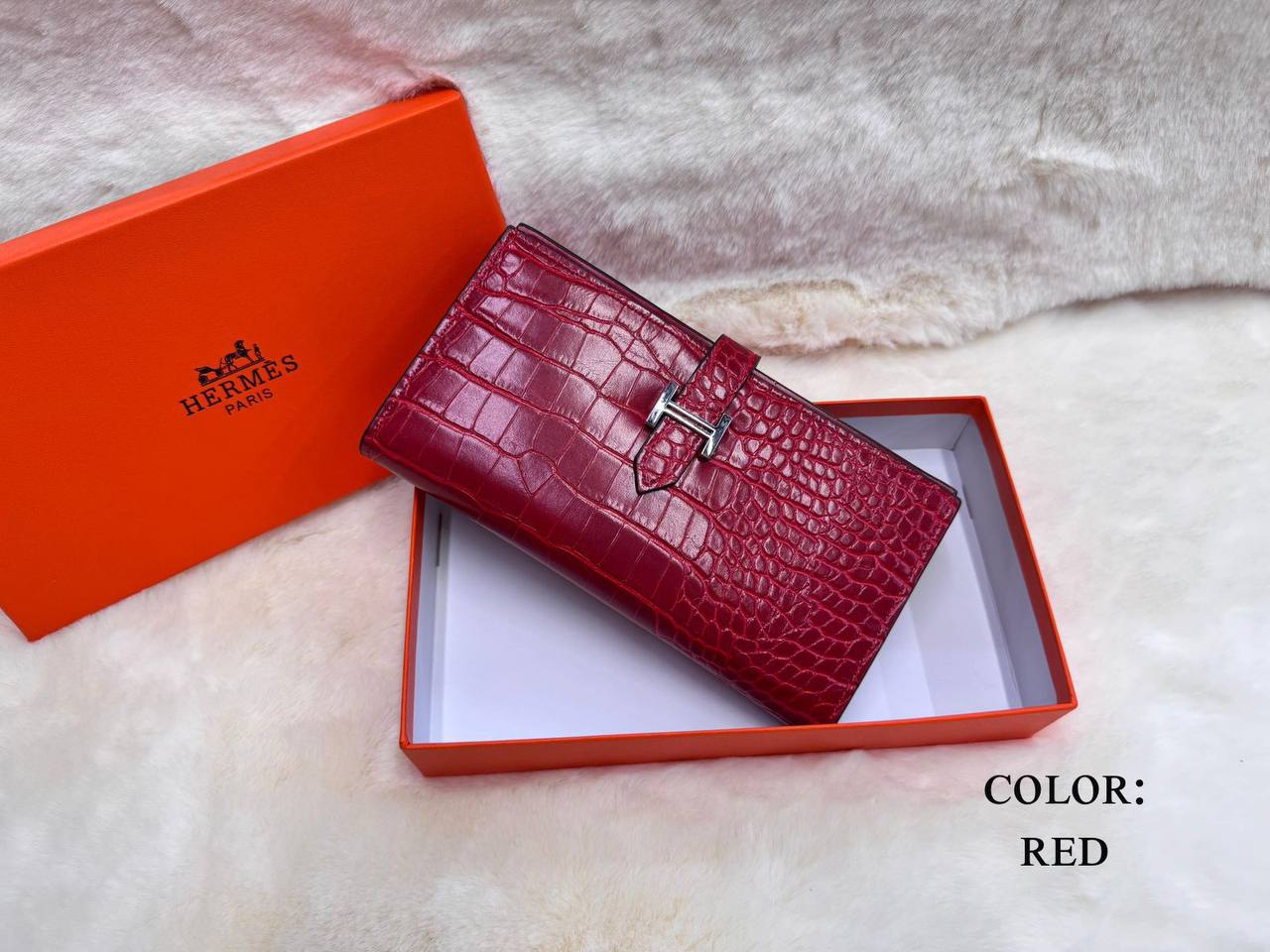 ʜᴇʀᴍᴇs WALLET
ɢᴏʟᴅ ʜᴀʀᴅᴡᴀʀᴇ
ᴡɪᴛʜʙᴏx
Crocs material
35 dhs💓

Zain56
♥️♥️♥️