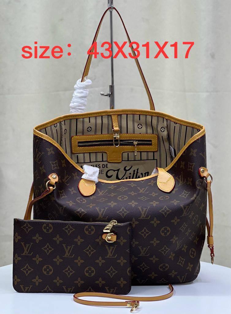 LV 
Good quality 💯
Size 43cm
95 dhs💛
With box 📦

Zain70
♥️♥️♥️