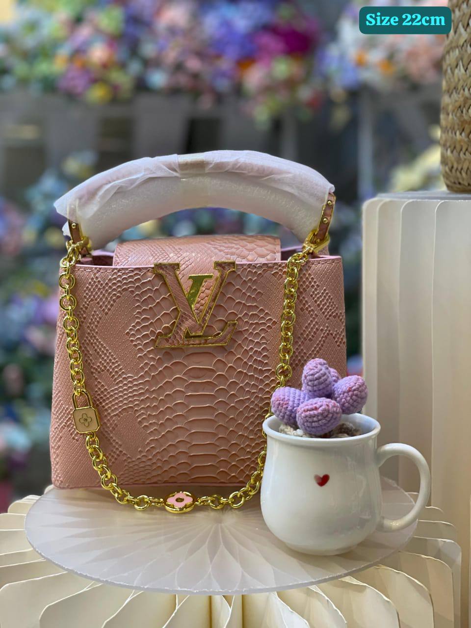 LV
Good quality 
with box 
🎁🎁🎁

130 dhs🪙💕

Zain186
♥️♥️♥️