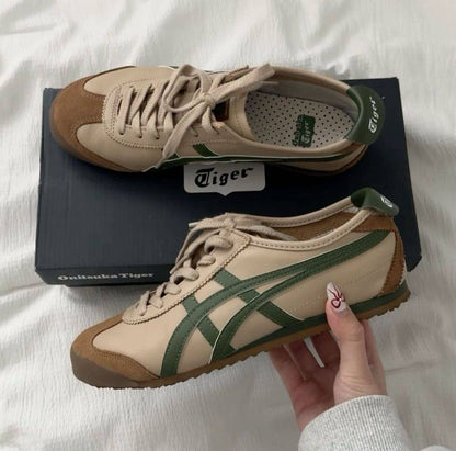 On Running Cloud 6 Evergreen Black，
Size 36-45 ，
230 dhs🌺

Zain18
♥️♥️♥️