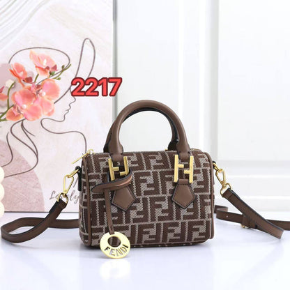 Fendi
100 dhs✅
size：20cm
Good-quality 

with box
🎁🎁🎁

Zain35
♥️♥️♥️