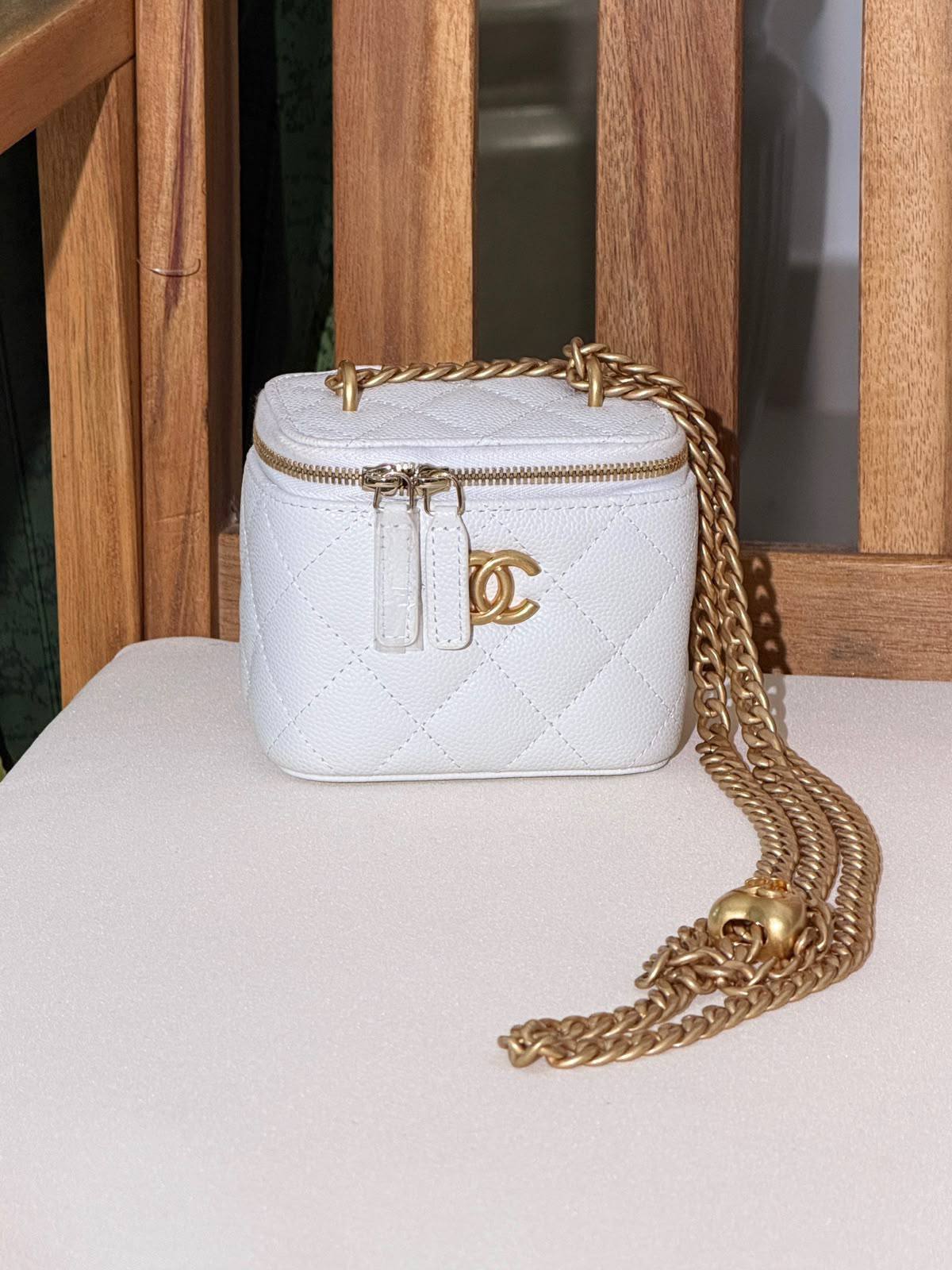 CHANEL 
Super Master Quality ⚡️
Original Packing 🎁
Size 10CM📏
For Price 👇 WhatsApp✅
0568585901 
0507557372
0552275751 Owner Zain 👌

Zain321
♥️♥️♥️