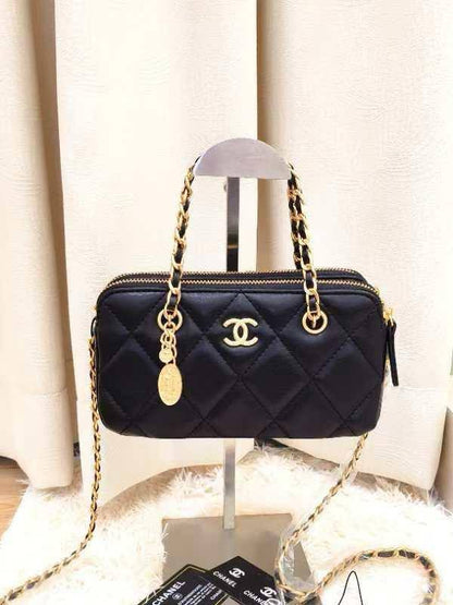Chanel

90 dhs🪙 
with box 
🎁🎁🎁

high quality  

21cm

Zain26
♥️♥️♥️
