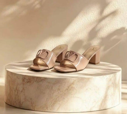 VALENTINO 
☘️ *SIZE  36  to 41 ☘️                                                                                                       
180 dhs❣️

Zain224
♥️♥️♥️