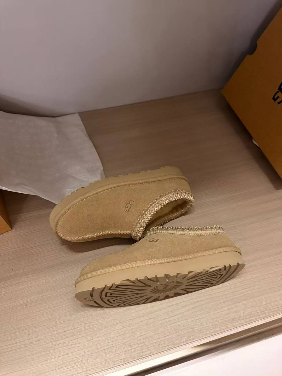 UGG
Size 36-42 
120 dhs🇦🇪🇦🇪

Zain132
♥️♥️♥️