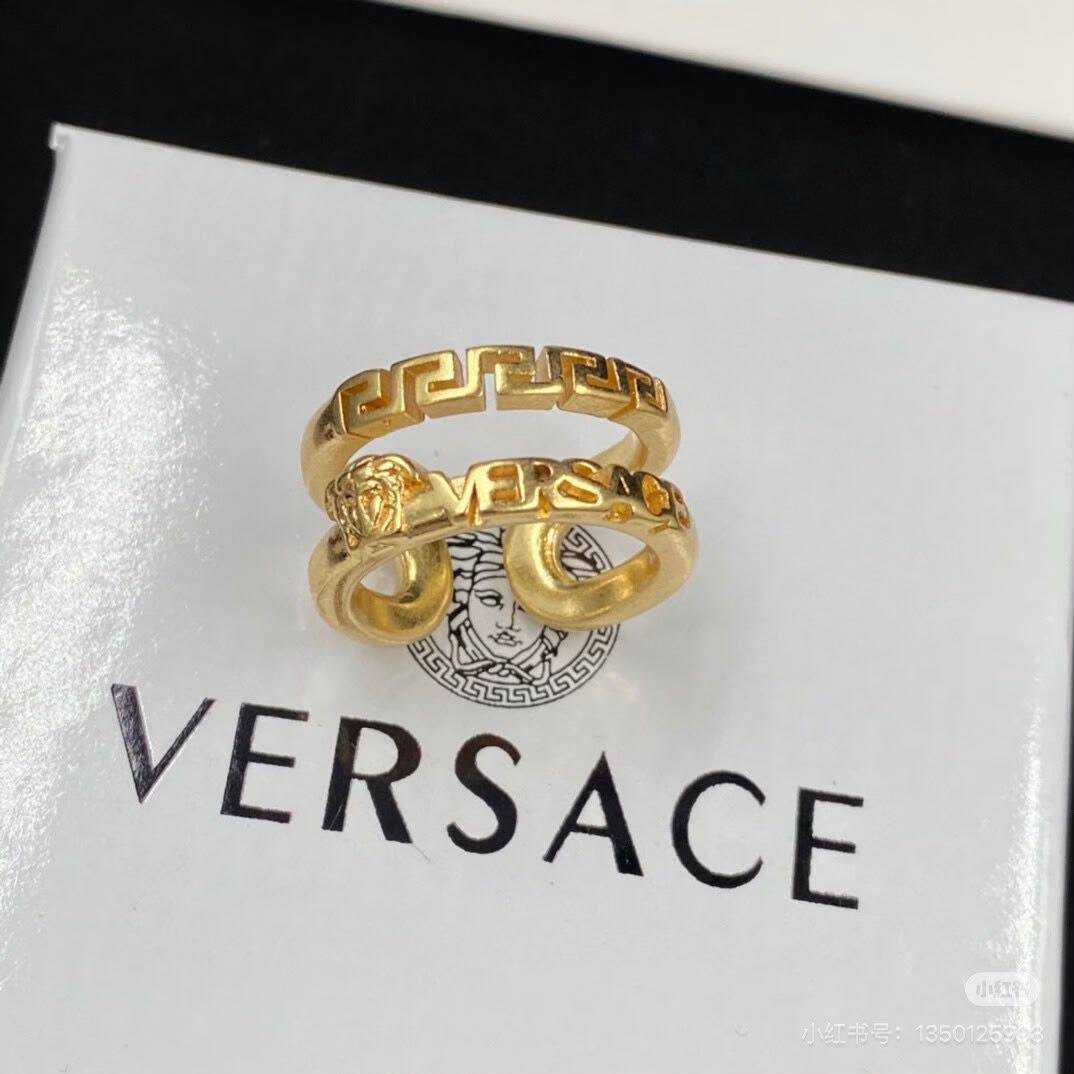 Versace Ring* 💍 
Master Quality 

*45* AED normal box 📦

Zain48
♥️♥️♥️