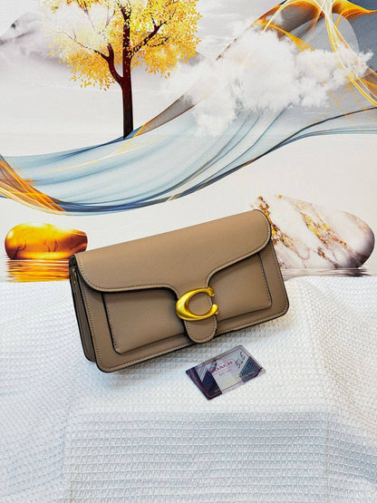 COACH

Best quality 
with box

size 26CM
100 dhs🇦🇪🇦🇪

Zain290
♥️♥️♥️