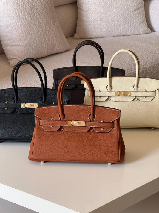 Hermes birkin 30cm💕master quality😍

with box❤️
🎁🎁🎁

380 dhs🪙🖤🇦🇪

Zain51
♥️♥️♥️