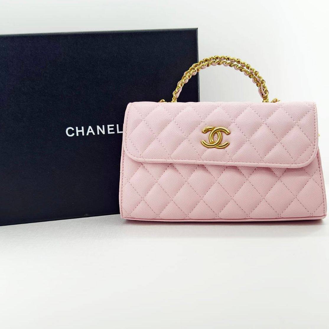 CHANEL 
 GOOD QUALITY 
WITH BOX 
🎁🎁🎁

100 dhs✅
SIZE : 22 cm

Zain295
♥️♥️♥️