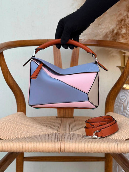 LOEWE
24cm
340 dhs🇦🇪🇦🇪
Top quality 
With box🎁

Zain167
♥️♥️♥️