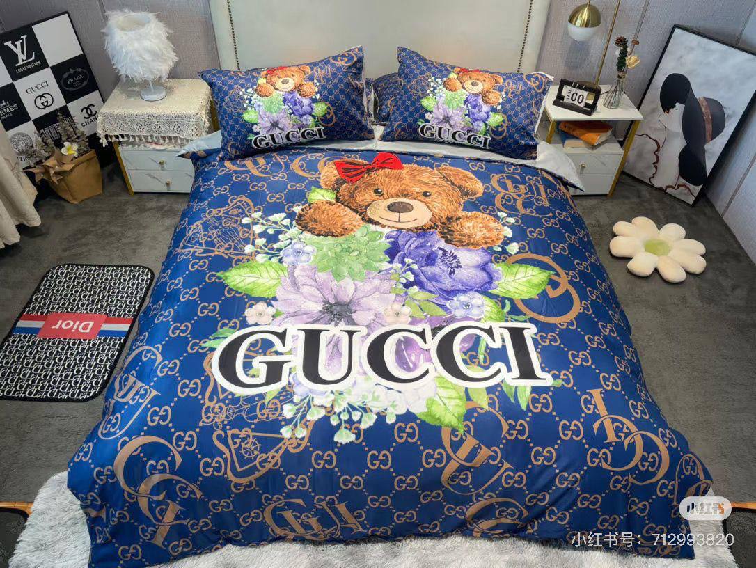 Bed cover 
4 in 1
200*230 cm
140 dhs🪙🌨️

Zain17
♥️♥️♥️